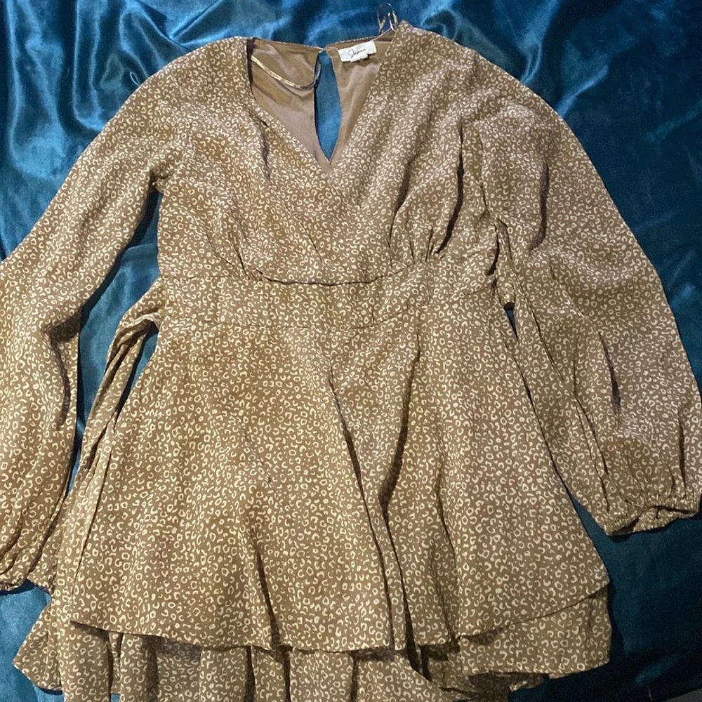 Japna long sleeve romper that looks like a dress. Tan and cream cheetah print.